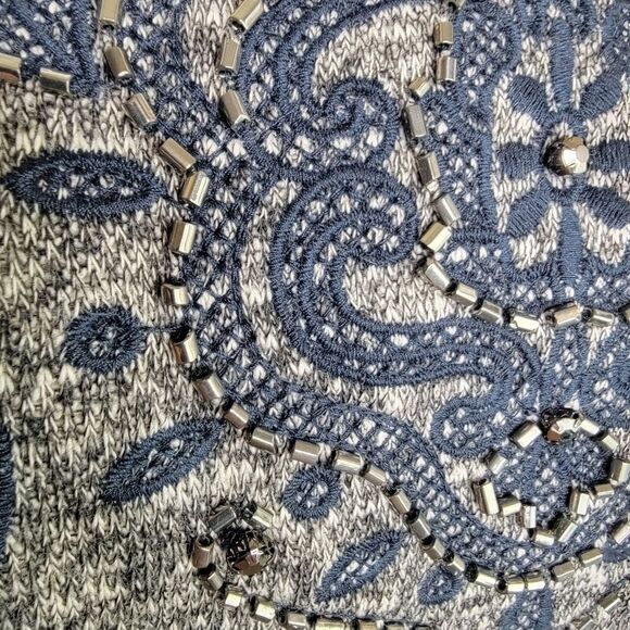 Avenue beaded floral pullover sweatshirt 22/24 - Picture 3 of 6